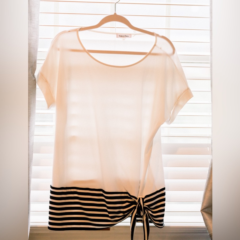 Womens Calvin Klein white top with navy stripe bottom. Stretch material sz sm